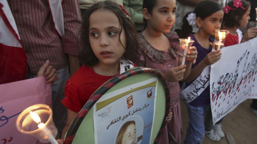 Palestinian children hold candles during a protest in Rafah in the southern Gaza Strip, against an Israeli court's ruling, August 29, 2012. The Israeli court on Tuesday cleared Israel's military of any blame for the death of American activist Rachel Corrie, who was crushed by an army bulldozer during a pro-Palestinian demonstration in Gaza. REUTERS/Ibraheem Abu Mustafa (GAZA - Tags: POLITICS CIVIL UNREST)