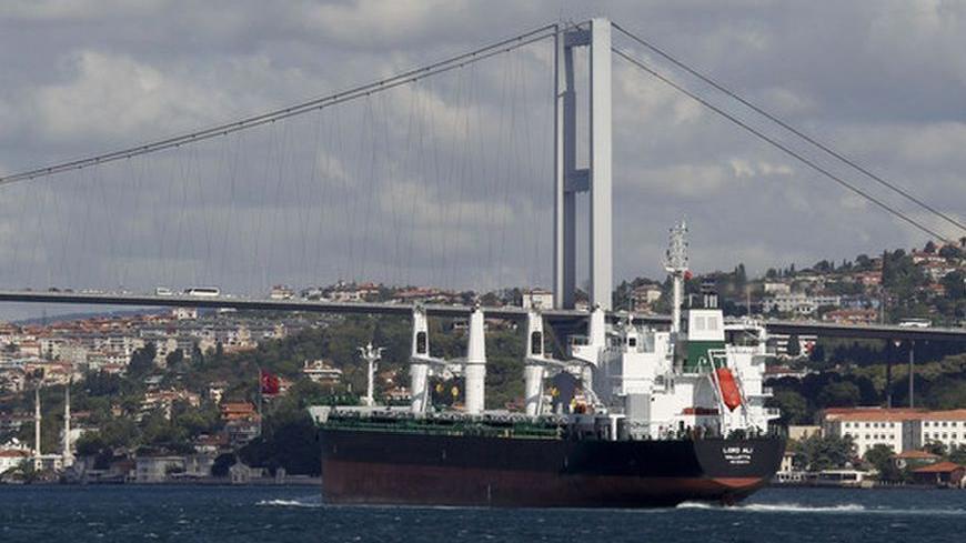 An oil tanker passes through the Bosphorus to the Black Sea in Istanbul September 1, 2012. REUTERS/Osman Orsal (TURKEY - Tags: ENERGY MARITIME)