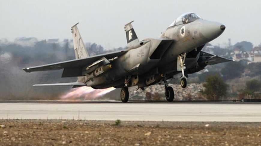 An Israeli air force F15-E fighter jet takes off for a mission over the Gaza Strip, from the Tel Nof air base in central Israel November 19, 2012. Israel bombed dozens of targets in Gaza on Monday and said that while it was prepared to step up its offensive by sending in troops, it preferred a diplomatic solution that would end Palestinian rocket fire from the enclave. REUTERS/Baz Ratner (ISRAEL - Tags: CIVIL UNREST POLITICS MILITARY)