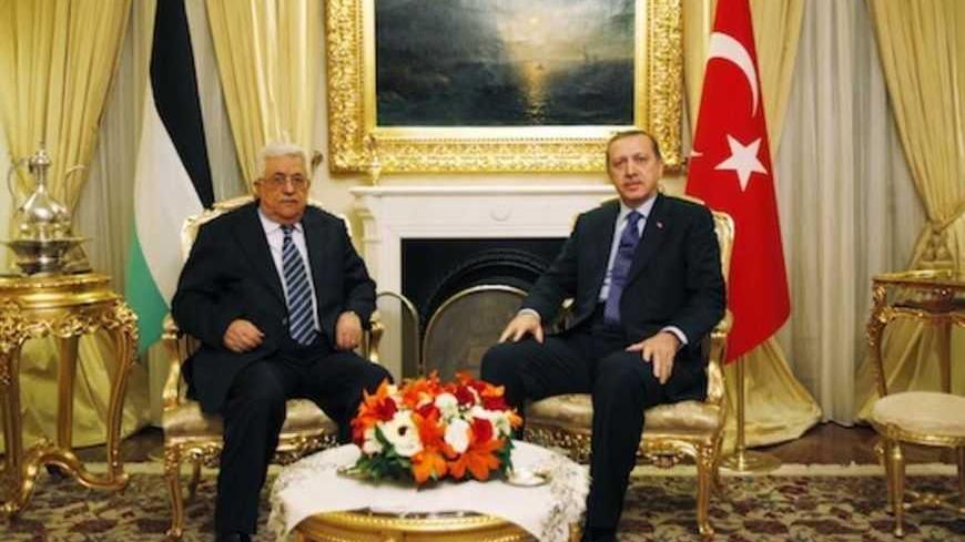 Palestinian President Mahmoud Abbas (L) and Turkey's Prime Minister Recep Tayyip Erdogan pose before a meeting in Ankara February 29, 2012. REUTERS/Umit Bektas (TURKEY - Tags: POLITICS) - RTR2YMY2