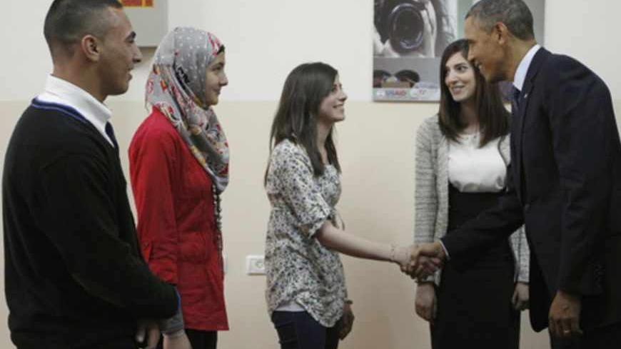U.S. President Barack Obama (R) meets with Palestinian youths who showed him a science experiment during his visit to the Al Bireh Youth Center in Ramallah, March 21, 2013.   REUTERS/Jason Reed   (WEST BANK - Tags: POLITICS EDUCATION) - RTR3F9VS