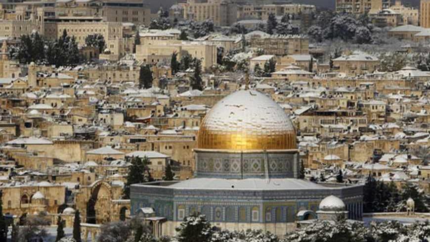 Snow covers the Dome of the Rock on the compound known to Muslims as al-Haram al-Sharif, and to Jews as Temple Mount, in Jerusalem's Old City January 10, 2013. The worst snowstorm in 20 years shut public transport, roads and schools in Jerusalem on Thursday and along the northern Israeli region bordering on Lebanon. REUTERS/Ammar Awad (JERUSALEM - Tags: ENVIRONMENT RELIGION TPX IMAGES OF THE DAY) - RTR3CA58