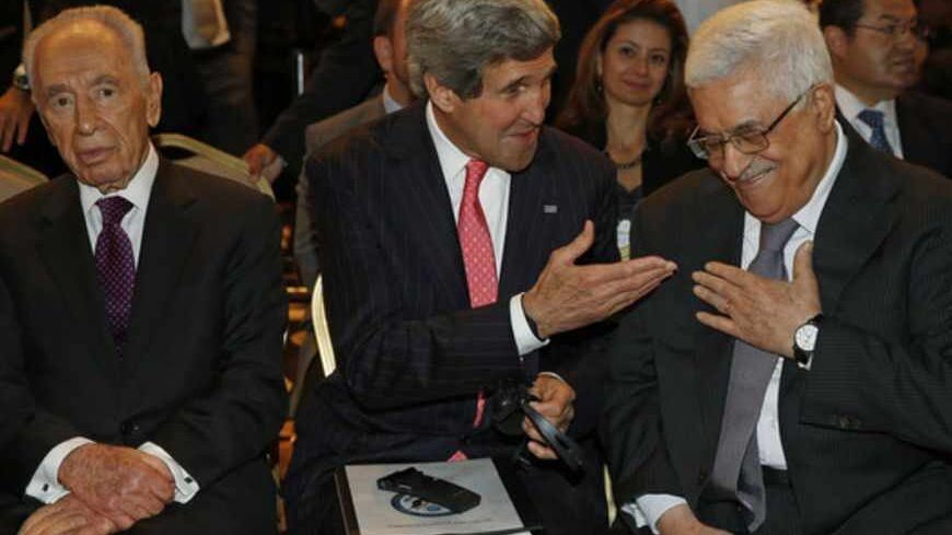 U.S. Secretary of State John Kerry (C) is joined by Israeli President Shimon Peres (L) and Palestinian President Mahmoud Abbas at the World Economic Forum on the Middle East and North Africa at the King Hussein Convention Centre, at the Dead Sea May 26, 2013.  REUTERS/Jim Young  (JORDAN - Tags: POLITICS BUSINESS) - RTX1021B