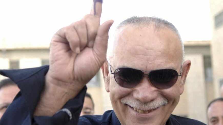 Nawshirwan Mustafa, an Iraqi Kurdish Politician and the head of Kurdish "Change" opposition movement, shows his ink-stained finger after voting in Sulaimaniya, 260 km (160 miles) northeast of Baghdad March 7, 2010. Explosions killed 24 people as Iraqis voted on Sunday in an election that Sunni Islamist militants have vowed to disrupt, in one of many challenges to efforts to stabilise Iraq before U.S. troops leave.  REUTERS/Jamal Penjweny (IRAQ - Tags: POLITICS ELECTIONS) - RTR2BBPU