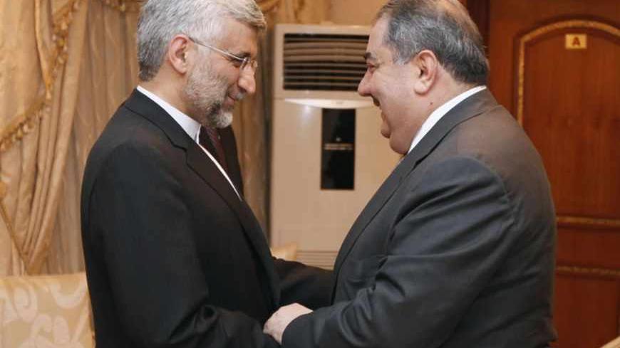 Iraq's Foreign Minister Hoshiyar Zebari (R) welcomes Iran's Supreme National Security Council Secretary Saeed Jalili (C) at the headquarters of the foreign ministry in Baghdad, August 8, 2012. REUTERS/Mohammed Ameen (IRAQ - Tags: POLITICS) - RTR36FB9