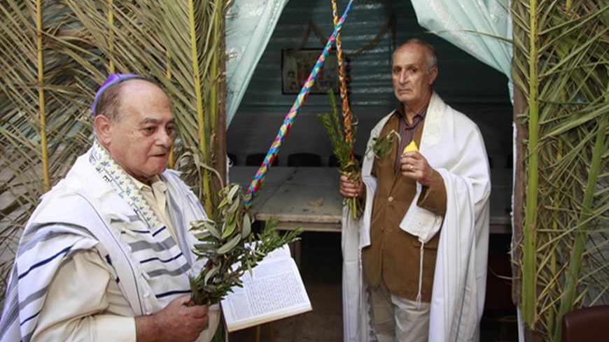 Moroccan Jews hold willows as they celebrate the festival of Sukkot in a synagogue in the old city of the capital Rabat October 19, 2011. REUTERS/Stringer (MOROCCO - Tags: RELIGION SOCIETY) - RTR2SVAC