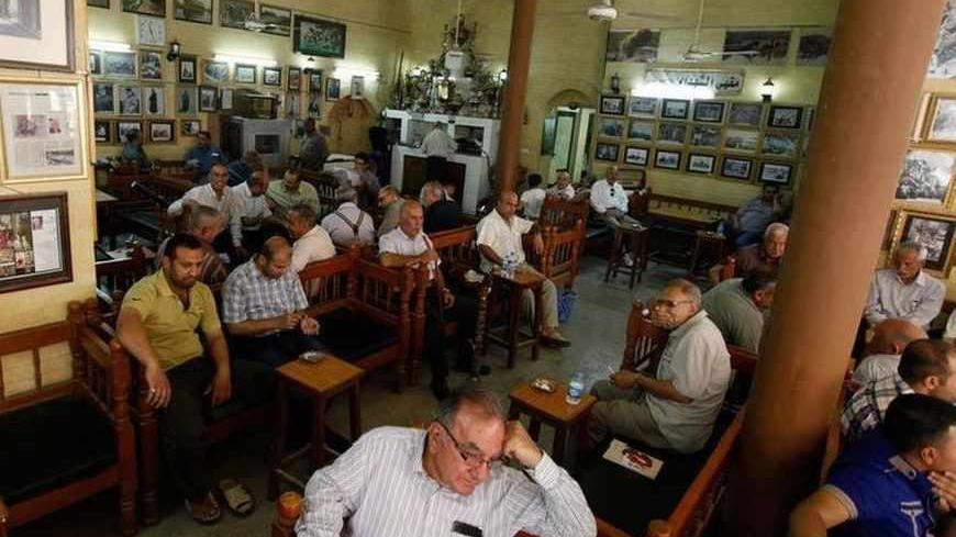 Residents gather at the Shabandar Cafe in Baghdad May 12, 2012. REUTERS/Mohammed Ameen (IRAQ - Tags: SOCIETY) - RTR31XYG