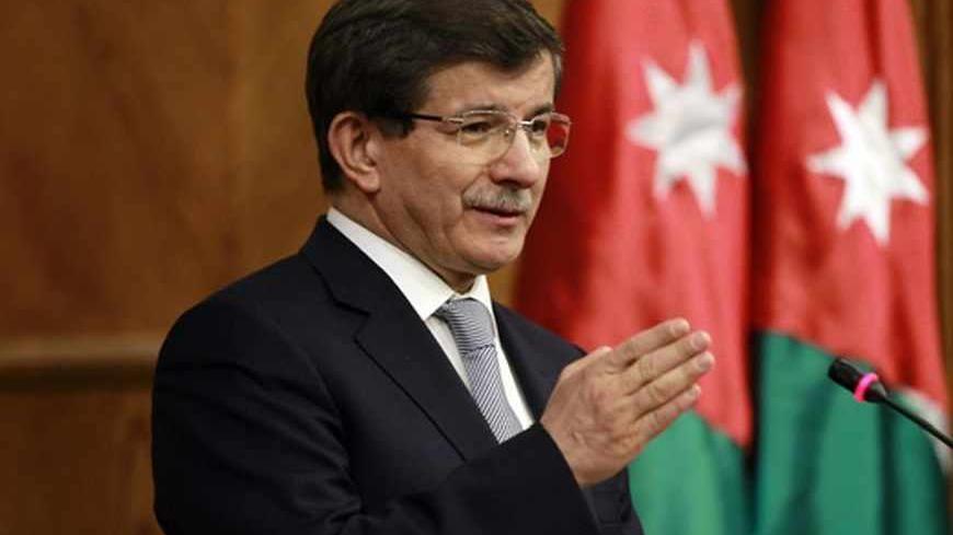 Turkish Foreign Minister Ahmet Davutoglu speaks during a joint news conference with his Jordanian counterpart Nasser Judeh in Amman May 10, 2013. REUTERS/Muhammad Hamed (JORDAN - Tags: POLITICS) - RTXZHVL