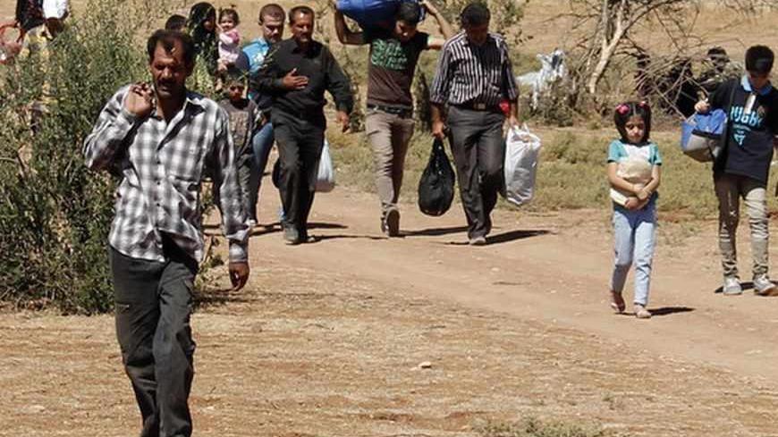 Syrian residents carry their belongings as they cross from Syria into Turkey, near the town of Azaz in Syria September 5, 2013. REUTERS/Molhem Barakat (SYRIA - Tags: CIVIL UNREST CONFLICT POLITICS) - RTX138IF