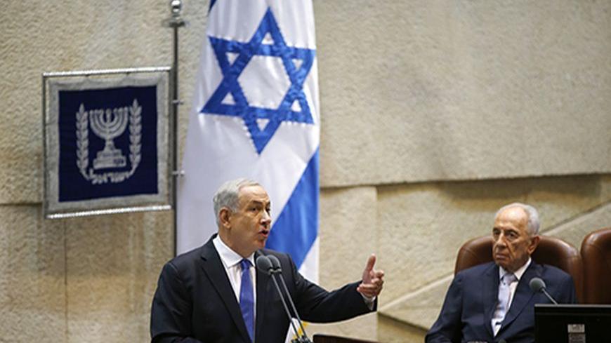 Israel's President Shimon Peres (R) listens as Israel's Prime Minister Benjamin Netanyahu speaks at the opening of the winter session of the Knesset, the Israeli parliament, in Jerusalem October 14, 2013. REUTERS/Ronen Zvulun (JERUSALEM - Tags: POLITICS) - RTX14AZQ