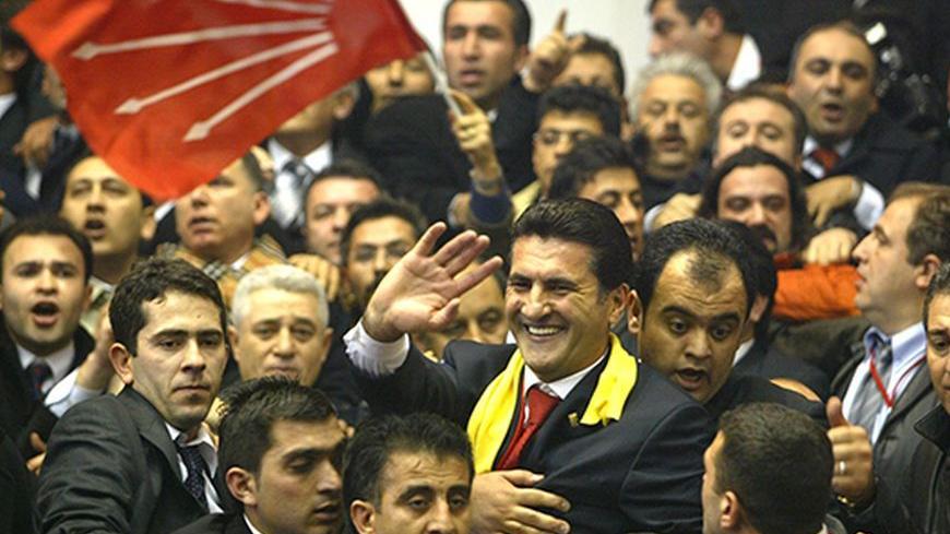 Mustafa Sarigul, one of the two candidates for the leadership of the Turkey's main opposition Republican People's Party (CHP) waves to his supporters at the beginning of his party's 13th extraordinary congress gathered in Ankara, January 29, 2005, where the new leader of the party will be elected. Deniz Baykal, the CHP's leader, is being challenged by Mustafa Sarigul, mayor of a district of Istanbul. A total of 1,253 delegates will cast their votes to elect the new leader. REUTERS/Umit Bektas  UB/THI - RTR1