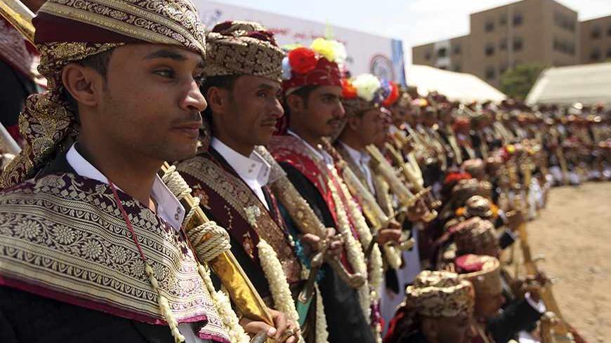 Grooms, who are members of staff at an institution, wear traditional costumes and carry swords during a mass wedding ceremony in Sanaa, October 3, 2013. The ceremony was organized by the institution for 300 members of its staff. REUTERS/Mohamed al-Sayaghi (YEMEN - Tags: SOCIETY EDUCATION) - RTR3FK4O