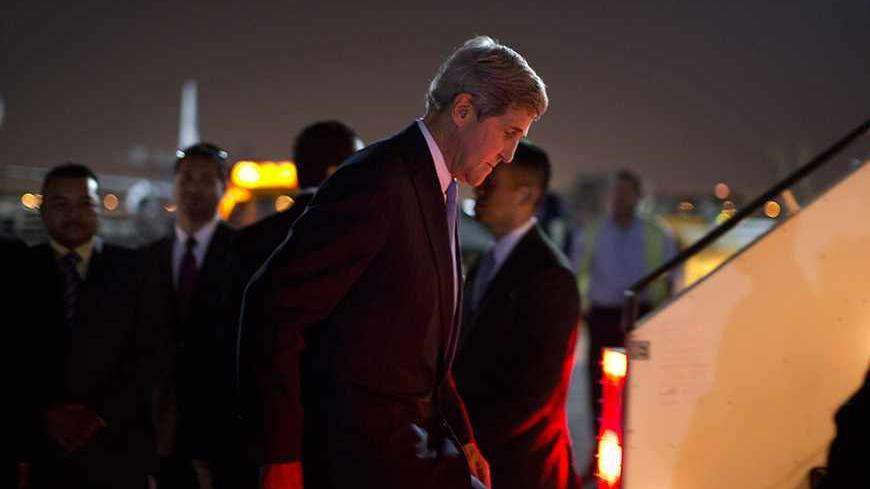 U.S. Secretary of State John Kerry steps aboard his aircraft after meeting with members of Egypt's government in Cairo, November 3, 2013. A day before Egypt's deposed Islamist president goes on trial, Kerry expressed guarded optimism on Sunday about a return to democracy in the country, as he began a tour partly aimed at easing tensions with Arab powers.     REUTERS/Jason Reed      (EGYPT - Tags: POLITICS) - RTX14YP8