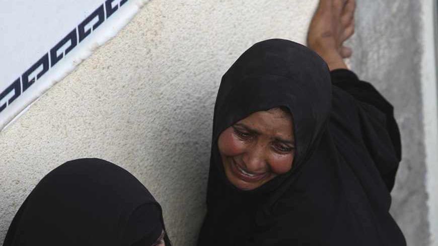 Women mourn during a funeral of a victim killed in a bomb attack, in Najaf, 160 km (100 miles) south of Baghdad, November 14, 2013. A suicide bomber blew himself up during a Shi'ite Muslim religious ritual in the eastern Iraqi city of al-Sadiya on Thursday, killing at least 35 people and wounding 75, a senior official and security sources said. No group immediately claimed responsibility for the attack, which came on the day of Ashura, a holy ritual when Shi'ites commemorate the death of Imam Hussein, a gra