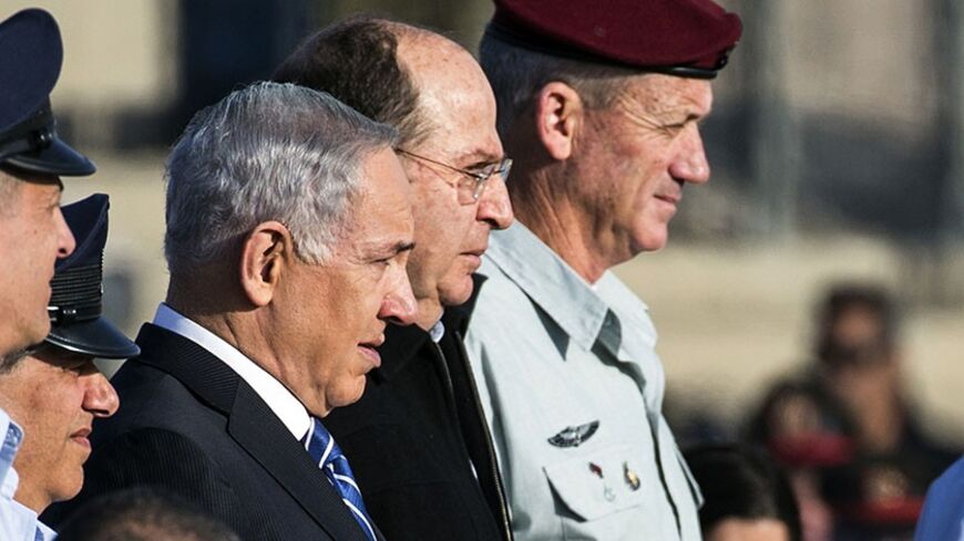 Israeli Prime Minister Benjamin Netanyahu (C) stands next to Defence Minister Moshe Ya'alon (2nd R) and Chief of the General Staff Lieutenant General Benny Gantz (R) during an air force pilots' graduation ceremony at Hatzerim air base in southern Israel December 26, 2013. REUTERS/Nir Elias (ISRAEL - Tags: MILITARY POLITICS) - RTX16UGX