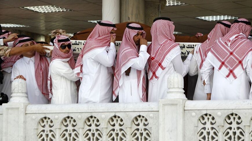 Saudi princes carry the coffin of Crown Prince Nayef inside the Grand Mosque in Mecca June 17, 2012. Saudi Arabia's Crown Prince Nayef, a hawkish interior minister who crushed al Qaeda in the world's top oil exporter, died on Saturday eight months after becoming heir to the throne, paving the way for a more reform-minded successor.   REUTERS/Fahad Shadeed  (SAUDI ARABIA - Tags: POLITICS OBITUARY) - RTR33SCC