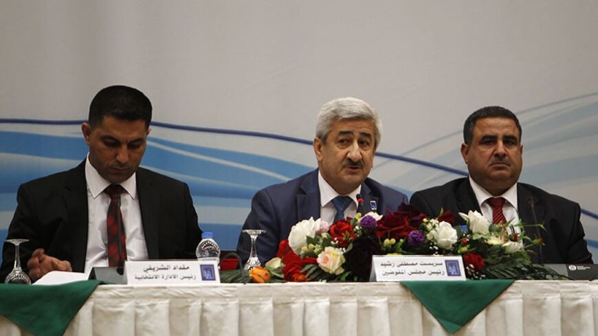 Sarbast Mustafa (C), chairman of the Independent High Electoral Commission (IHEC), speaks during a news conference to announce the final results of the parliamentary election in Baghdad May 19, 2014. Prime Minister Nouri Maliki won the largest share of Iraqi parliamentary seats in last month's national elections, dealing a blow to Shi?ite, Sunni and Kurdish rivals who opposed his serving a third term. REUTERS/Ahmed Saad  (IRAQ - Tags: ELECTIONS POLITICS) - RTR3PULT