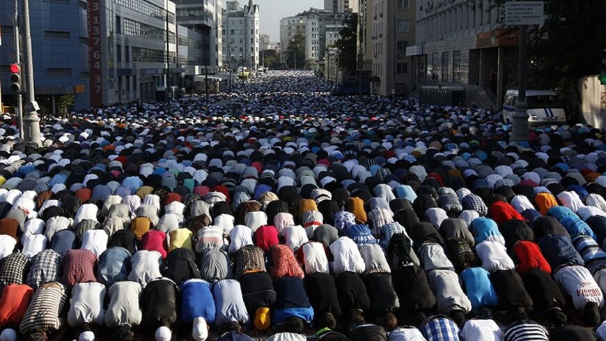 Thousands of believers take part in morning prayers to celebrate the first day of Eid-al-Fitr in Moscow August 8, 2013. The Eid al-Fitr festival marks the end of the Muslim holy fasting month of Ramadan.     REUTERS/Sergei Karpukhin (RUSSIA  - Tags: RELIGION)   - RTX12DN1