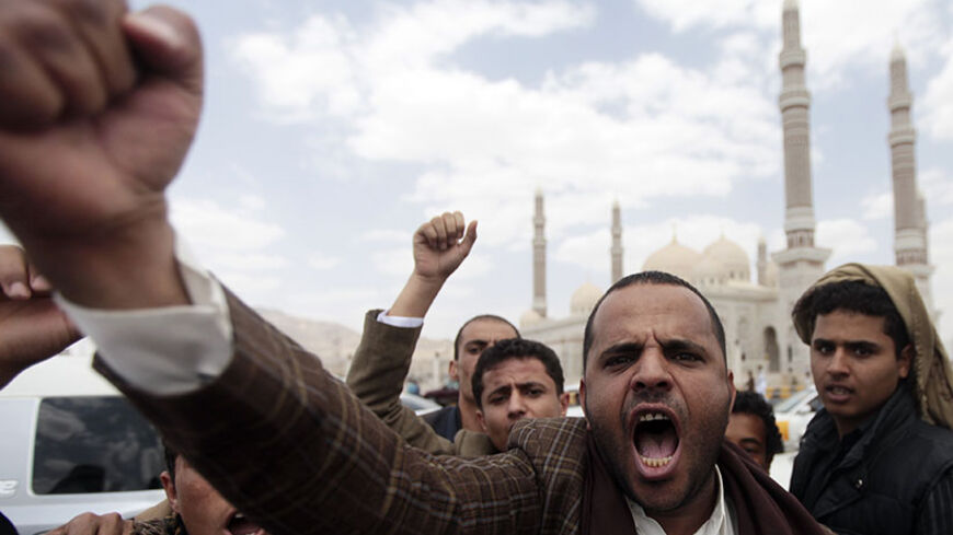 A supporter of Yemen's former President Ali Abdullah Saleh chants slogans after the weekly Friday prayers in front of the Al-Saleh mosque in Sanaa June 20, 2014. REUTERS/Mohamed al-Sayaghi (YEMEN - Tags: POLITICS CIVIL UNREST RELIGION) - RTR3UW98