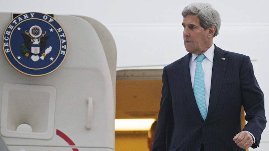 U.S. Secretary of State John Kerry disembarks from his plane as he arrives in Geneva March 15, 2015. Kerry is in Geneva to resume talks with Iranian officials to limit Tehran's most sensitive nuclear activities for at least 10 years in exchange for the gradual easing of some sanctions.    REUTERS/Brian Snyder   (EGYPT - Tags: POLITICS) - RTR4TGB9