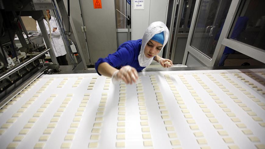 A worker checks the chocolates on a production line at Konya Seker Sugar Factory in Cumra, a small town about 50km (31 miles) south of the central Anatolian city of Konya January 27, 2012. REUTERS/Umit Bektas (TURKEY - Tags: BUSINESS FOOD) - RTR2WYOX