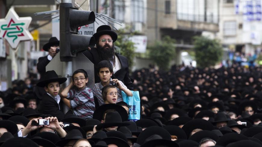 Ultra-Orthodox Jews take part in a rally supporting the United Torah Judaism party in Bnei Brak near Tel Aviv March 11, 2015. Israelis will vote in a parliamentary election on March 17, choosing among party lists of candidates to serve in the 120-seat Knesset. REUTERS/Ronen Zvulun (ISRAEL - Tags: POLITICS ELECTIONS RELIGION) - RTR4SYUI