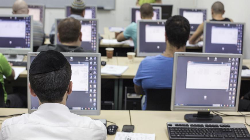 An ultra-Orthodox Jewish man attends a computer course at a technical college in Jerusalem October 16, 2013. Adhering to a strict religious lifestyle, Haredim - Hebrew for "those who fear God" - mostly live in their own towns and neighbourhoods, keep to their own schools and shun secular culture. But there are signs of a growing, dispersed movement driving change inside the cloistered, and also poor, community. Picture taken October 16, 2013. REUTERS/Baz Ratner (JERUSALEM - Tags: POLITICS EDUCATION SOCIETY 