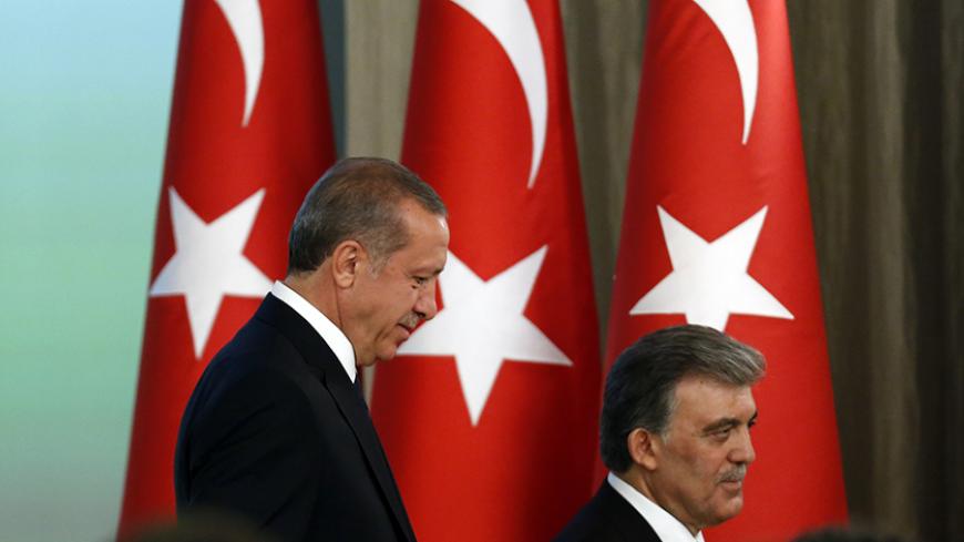 Turkey's new President Tayyip Erdogan (L) and outgoing President Abdullah Gul attend a handover ceremony at the Presidential Palace of Cankaya in Ankara August 28, 2014. Erdogan was sworn in as Turkey's 12th president at a ceremony in parliament on Thursday, cementing his position as the country's most powerful modern leader, in what his opponents fear will herald an increasingly authoritarian rule. REUTERS/Umit Bektas (TURKEY - Tags: POLITICS) - RTR444T5