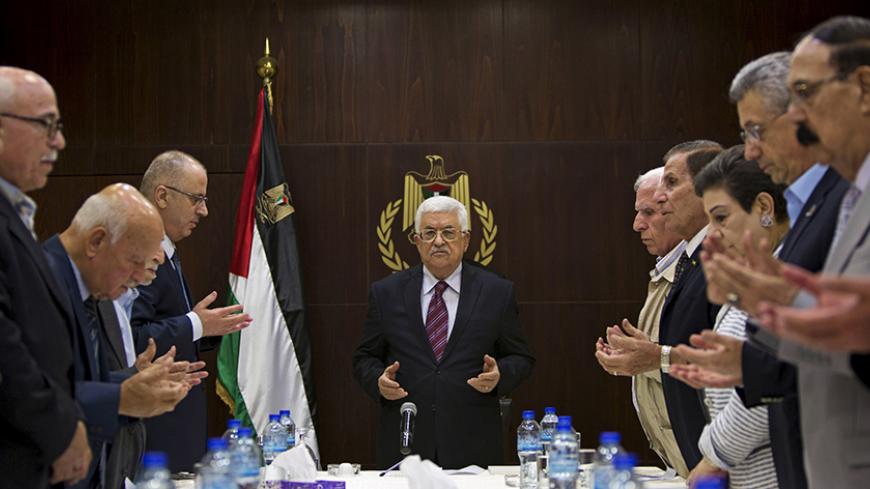 Palestinian President Mahmoud Abbas (C), joins a reading of the Koran prior to a meeting of the Palestinian Liberation Organization (PLO) executive committee in the West Bank city of Ramallah, August 22, 2015. REUTERS/Majdi Mohammed/Pool - RTX1P89U