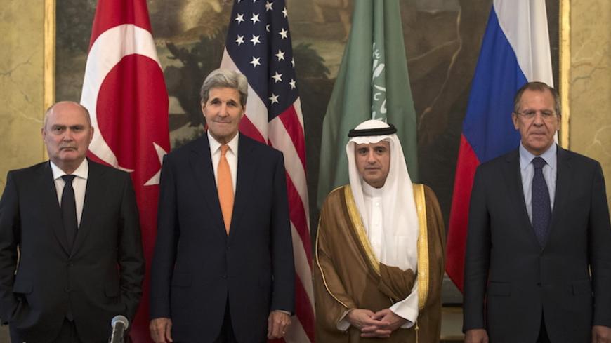 Turkish Foreign Minister Feridun Sinirlioglu (L), U.S. Secretary of State John Kerry (2nd L), Saudi Foreign Minister Adel al-Jubeir (3rd L) and Russian Foreign Minister Sergey Lavrov pose during a photo opportunity before a meeting in Vienna, October 23, 2015. REUTERS/Carlo Allegri - RTS5SVT