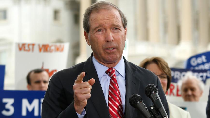 U.S. Senator Tom Udall (D-NM) leads a news conference in support of a proposed constitutional amendment for campaign finance reform, on Capitol Hill in Washington September 8, 2014. Also pictured is Senator Sheldon Whitehouse (D-RI). REUTERS/Jonathan Ernst    (UNITED STATES - Tags: POLITICS) - RTR45FBO