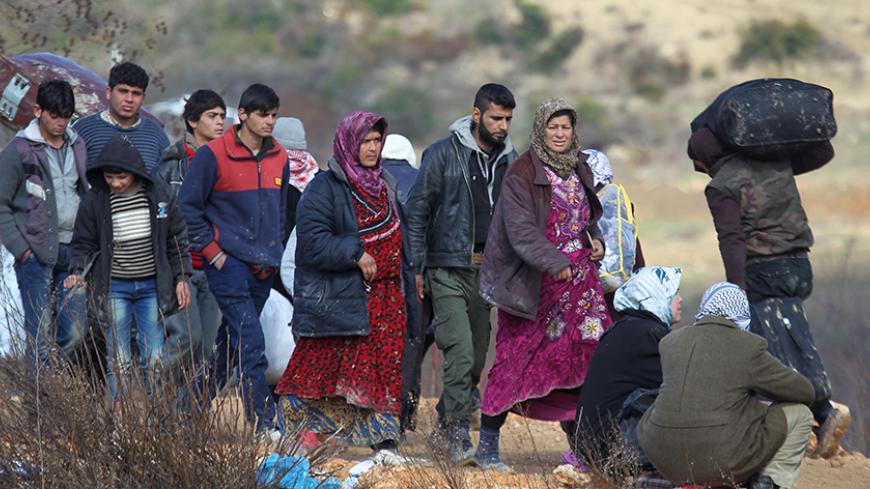 Internally displaced Syrians fleeing advancing pro-government Syrian forces carry their belongings near the Syrian-Turkish border after they were given permission by the Turkish authorities to enter Turkey, in Khirbet Al-Joz, Latakia countryside February 2, 2016. REUTERS/Ammar Abdullah   - RTX2552H