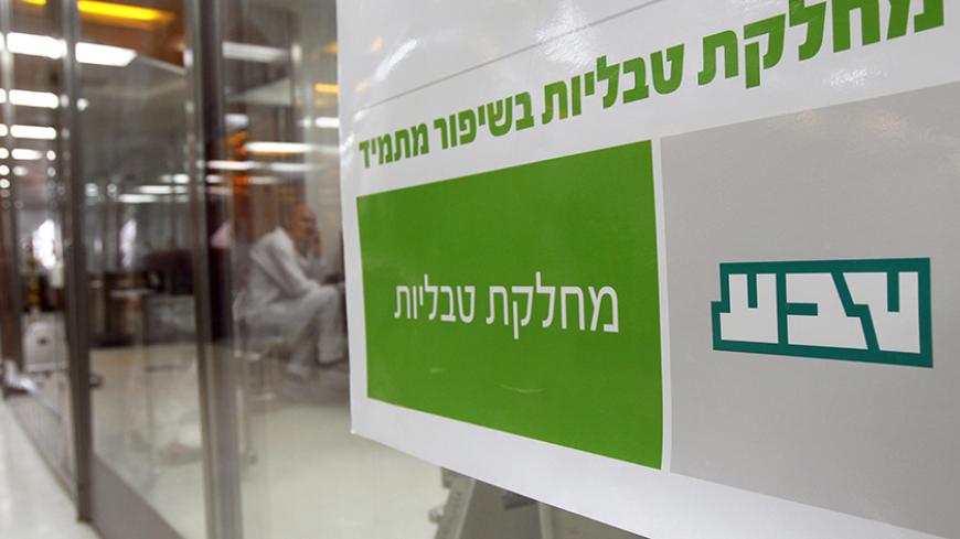 A sign bearing the logo of Teva Pharmaceutical Industries is seen in its Jerusalem oral solid dosage plant (OSD) December 21, 2011. Israel-based Teva is the world's leading generic drugmaker.   REUTERS/Ronen Zvulun  (JERUSALEM - Tags: BUSINESS DRUGS SOCIETY) - RTR2VIEQ