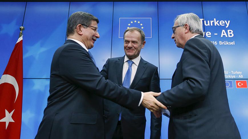 Turkish Prime Minister Ahmet Davutoglu (L), European Council President Donald Tusk (C) and European Commission President Jean Claude Juncker (R) greet each other after a news conference at the end of a EU-Turkey summit in Brussels March 8, 2016.   REUTERS/Yves Herman - RTS9QJI