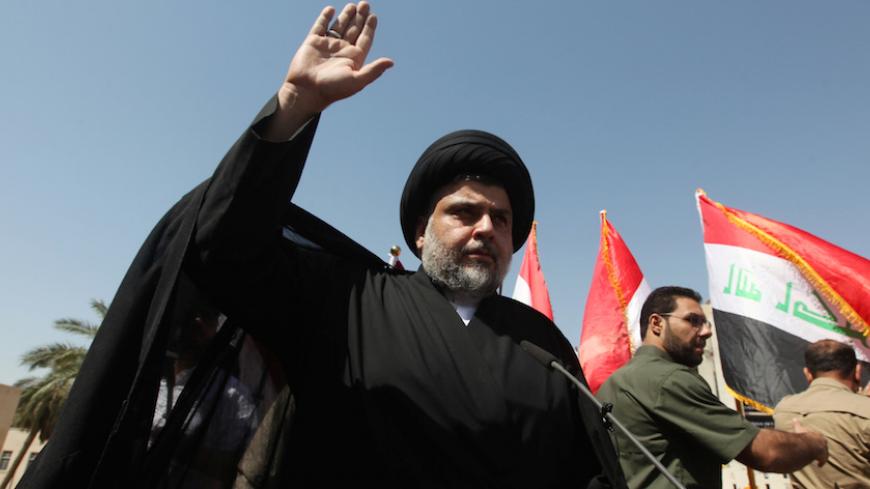 Iraqi Shi'ite cleric Moqtada al-Sadr is seen during a protest against corruption at Tahrir Square in Baghdad, July 15, 2016.  REUTERS/Alaa Al-Marjani  - RTSI1H7