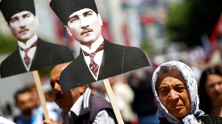 Pro-secular demonstrators march with cutouts of modern Turkey's founder Ataturk during a Youth and Sports Day celebration in Istanbul, Turkey May 19, 2016. REUTERS/Murad Sezer  - RTSEZQH