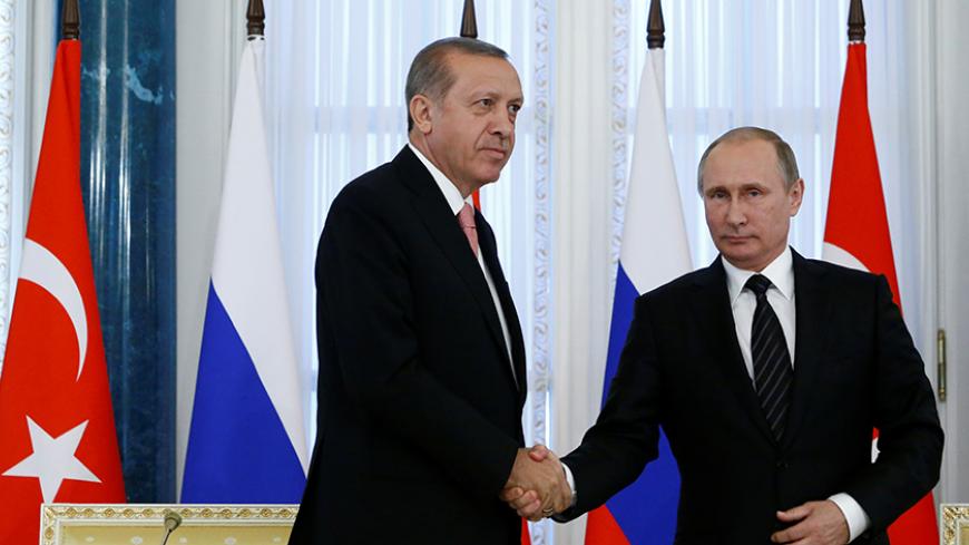 Russian President Vladimir Putin shakes hands with Turkish President Tayyip Erdogan during a news conference following their meeting in St. Petersburg, Russia, August 9, 2016.  REUTERS/Sergei Karpukhin - RTSM439