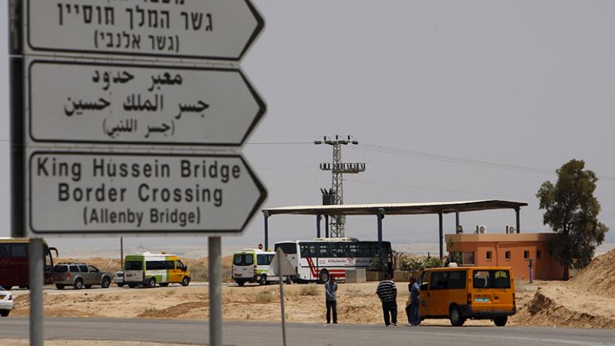 Vehicles drive towards the Allenby Bridge Crossing July 9, 2009. Israel said on Wednesday it would allow the crossing between the occupied West Bank and Jordan to remain open 24 hours a day to help the Palestinian economy. The Israeli-controlled terminal leading to the Allenby Bridge across the Jordan River is the West Bank's only land link to the Arab world.  REUTERS/Ammar Awad (WEST BANK POLITICS TRANSPORT) - RTR25HIM