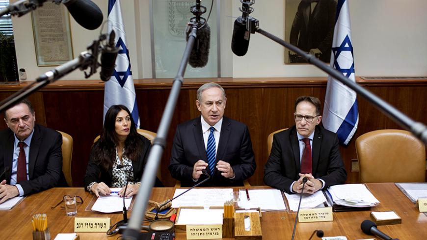 Israeli Prime Minister Benjamin Netanyahu attends the weekly cabinet meeting at his office in Jerusalem December 11, 2016. REUTERS/Abir Sultan/Pool - RTX2UHUI