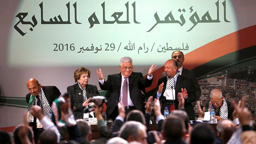 Palestinian President Mahmoud Abbas gestures during Fatah congress in the West Bank city of Ramallah November 30, 2016. REUTERS/Mohamad Torokman - RTSU1Z2