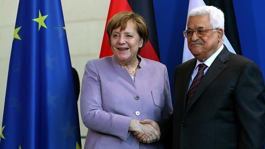 German Chancellor Angela Merkel and Palestinian President Mahmoud Abbas shake hands after a statement in Berlin, Germany, March 24, 2017.      REUTERS/Pawel Kopczynski - RTX32ITH
