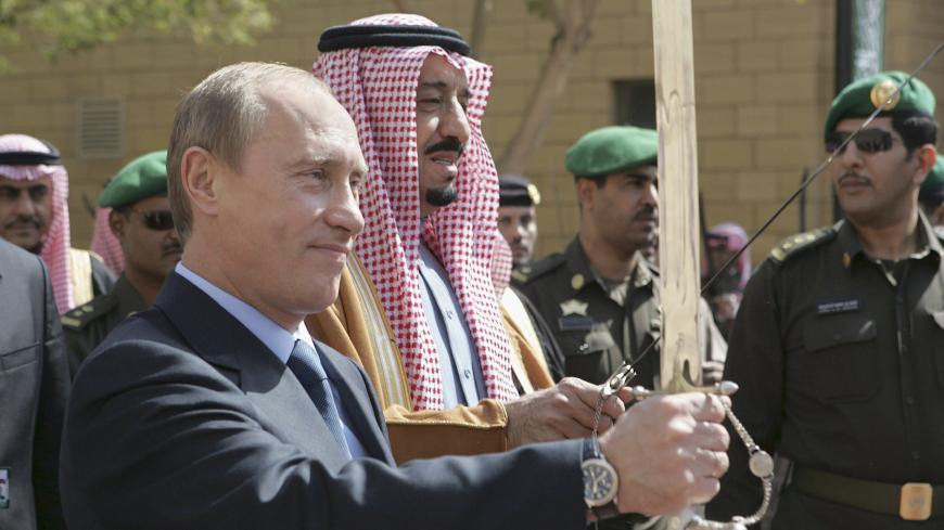 Russian President Vladimir Putin (L) and Prince Salman bin Abdul Aziz, Governor of Riyadh, hold swords on a visit to King Abdul Aziz Historical Centre in Riyadh February 12, 2007.  REUTERS/Itar-Tass/PRESIDENTIAL PRESS SERVICE   (SAUDI ARABIA) - GM1DUPEGXLAA