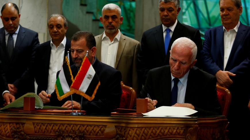 Head of Hamas delegation Saleh Arouri and Fatah leader Azzam Ahmad sign a reconciliation deal in Cairo, Egypt, October 12, 2017. REUTERS/Amr Abdallah Dalsh     TPX IMAGES OF THE DAY - RC12E7E090C0