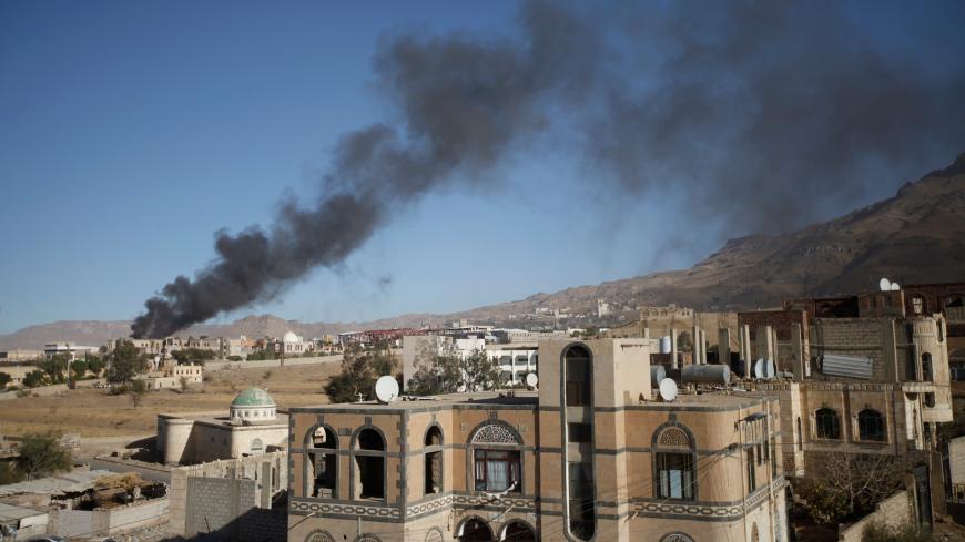 Smoke rises after an airstrike on the military site in Sanaa, Yemen January 11, 2018.  REUTERS/Mohamed al-Sayaghi - RC142F21CA80