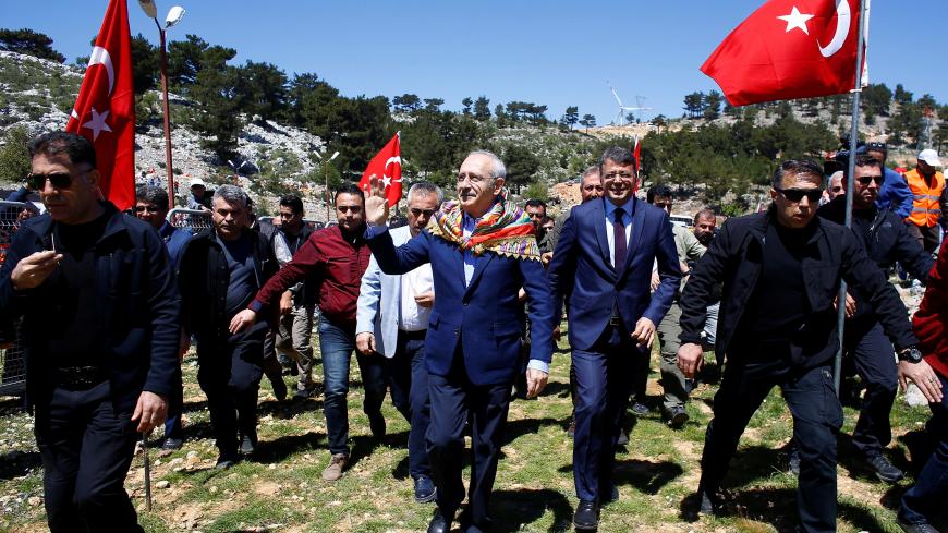 Kemal Kilicdaroglu, leader of Turkey's main opposition Republican People's Party (CHP), arrives at a nomads congress near the southern town of Silifke in Mersin province, Turkey April 22, 2018. REUTERS/Osman Orsal - RC19A5868000