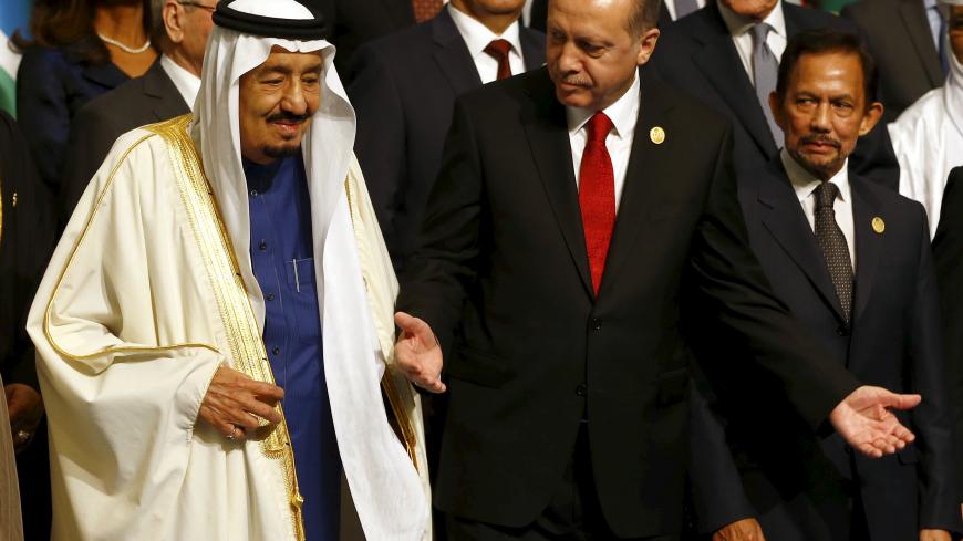 Turkish President Tayyip Erdogan and King Salman of Saudi Arabia (L) are pictured during a family photo session at the Organisation of Islamic Cooperation (OIC) Istanbul Summit in Istanbul, Turkey April 14, 2016. REUTERS/Murad Sezer - GF10000382307