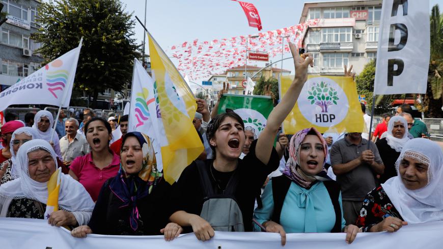 Supporters of the Pro-Kurdish Peoples' Democratic Party (HDP) gather during a rally in Istanbul, Turkey September 2, 2018. REUTERS/Umit Bektas - RC19F7CAEBF0