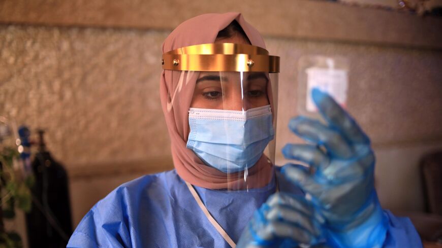 nurse with covid patient in Erbil