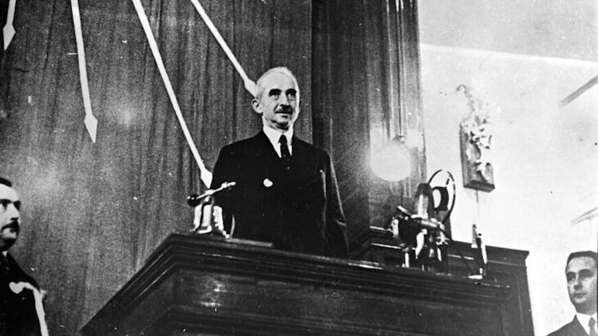 İsmet İnönü at the congress of the CHP, in late 1930s.