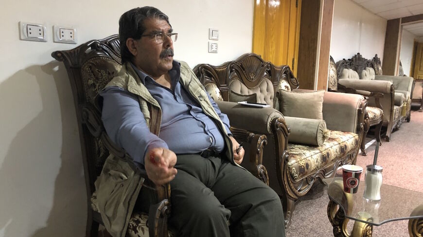 Le leader kurde syrien Salih Muslim à al-Hasakah, le 4 novembre (Amberin Zaman/Al-Monitor)